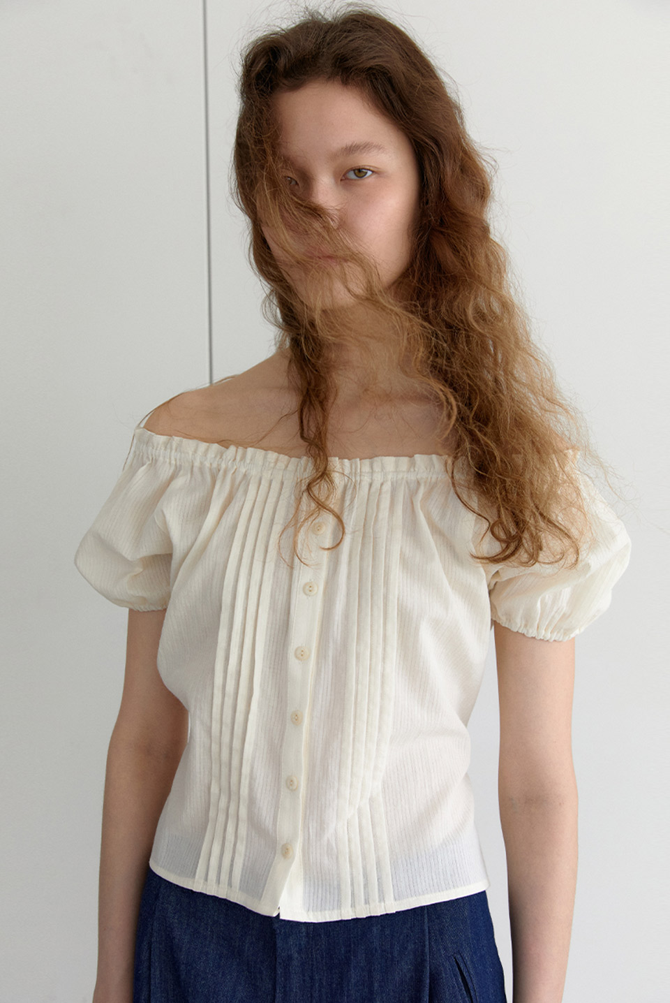 8th / pintuck shoulder blouse - creamBRENDA BRENDEN
